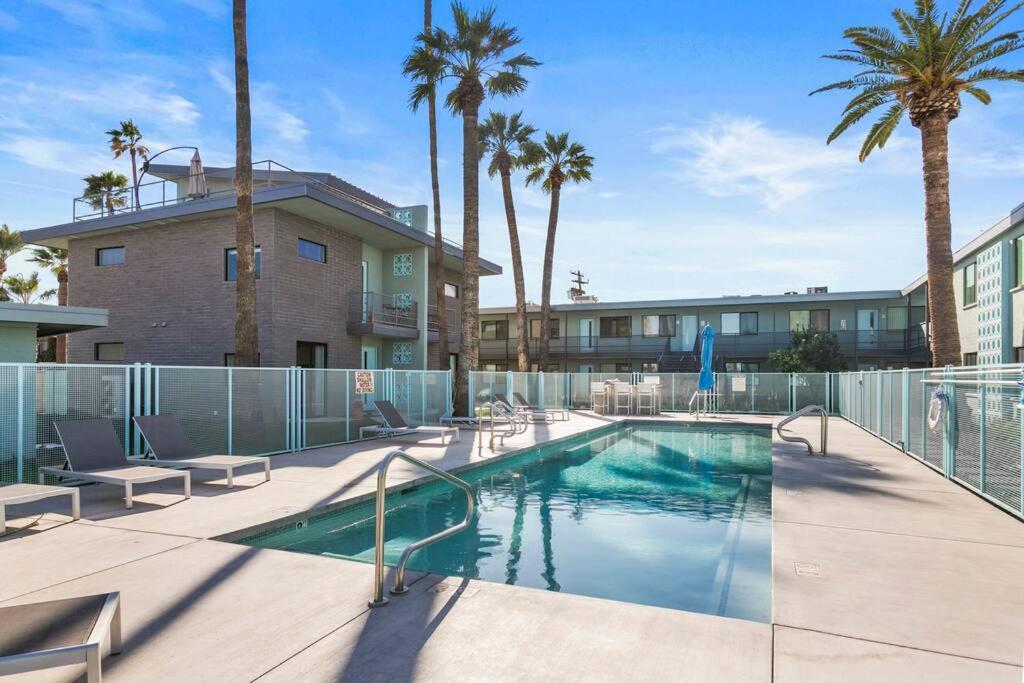 Micro Studio With Balcony & Pool View - Walk To Ot Scottsdale Dış mekan fotoğraf