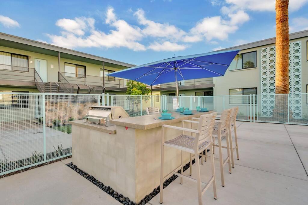 Micro Studio With Balcony & Pool View - Walk To Ot Scottsdale Dış mekan fotoğraf