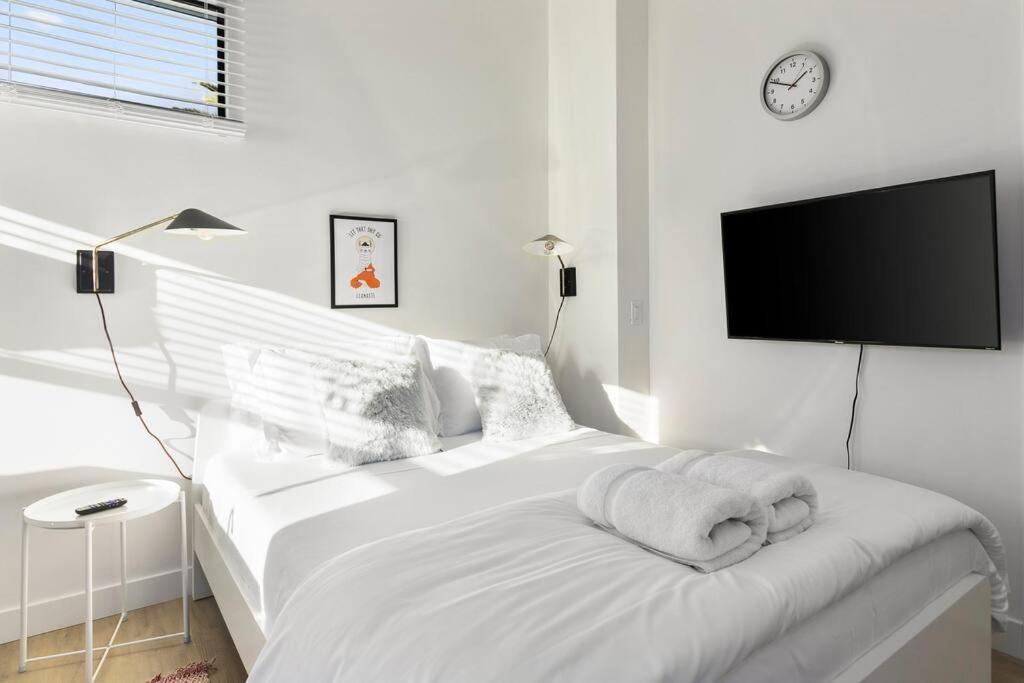 Micro Studio With Balcony & Pool View - Walk To Ot Scottsdale Dış mekan fotoğraf